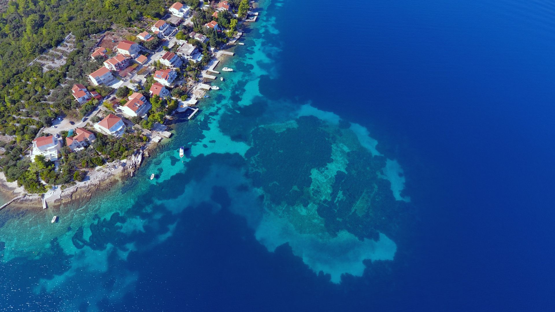 Jedna od najlepših skrivenih plaža na Jadranu je na ovom ostrvu: More menja nestvarne nijanse plave
