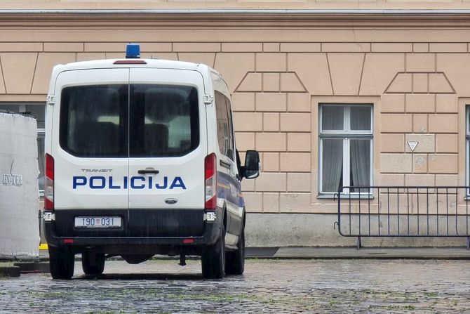 Banski dvori, policija