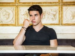 cackanje nosa muškarac čačka nos