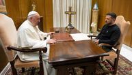 Zelenski se sastao sa papom Franjom u Vatikanu: Poklonio mu pancir sa slikom Bogorodice