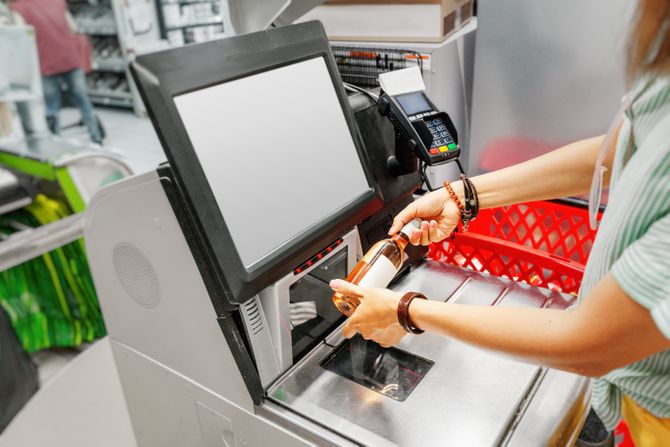 kasa za samoposluživanje self checkout prodavnica kupovina