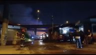 Veliki požar noćas buknuo ispod Pančevačkog mosta: Gorelo 1.000 kvadrata