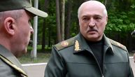 Lukašenko u javnosti posle nedelju dana: Sada ima zavoj na drugoj ruci, pažnju privukao njegov glas