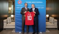 FSS i Dragan Džajić u zvaničnoj poseti UEFA: Čeferin ih toplo dočekao, na poklon dobio dres Orlova