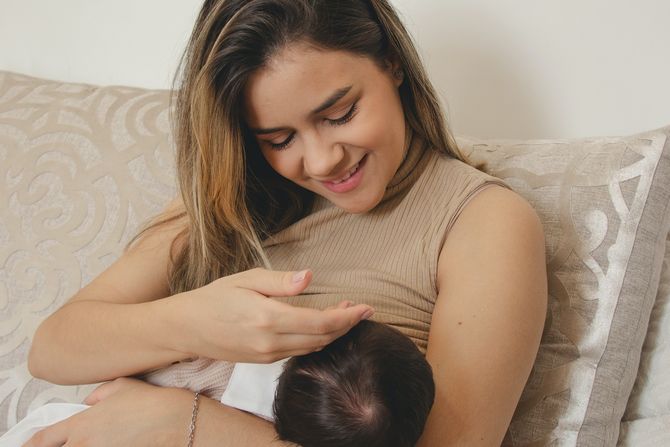 dojenje mama i beba