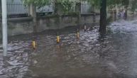 Ogromna voda kod Dunav stanice na Paliluli: Automobili plivaju, saobraćaj otežan