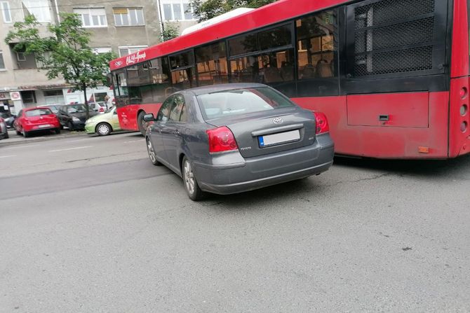 Saobraćajna nesreća Despota Stefana autobus automobil