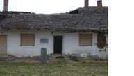 Sraman prizor u Srbiji: Urušena kuća narodnog heroja Pinkija, a njegovu bronzanu bistu odneli lopovi
