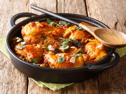 Piletina u paradajz sosu