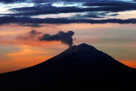 Meksiko vulkdan Popokatepetl
