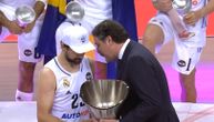 Bodiroga uručio trofej Evrolige Serhiju Ljulju: Pogledajte momenat za istoriju i proslavu 11. titule Madriđana