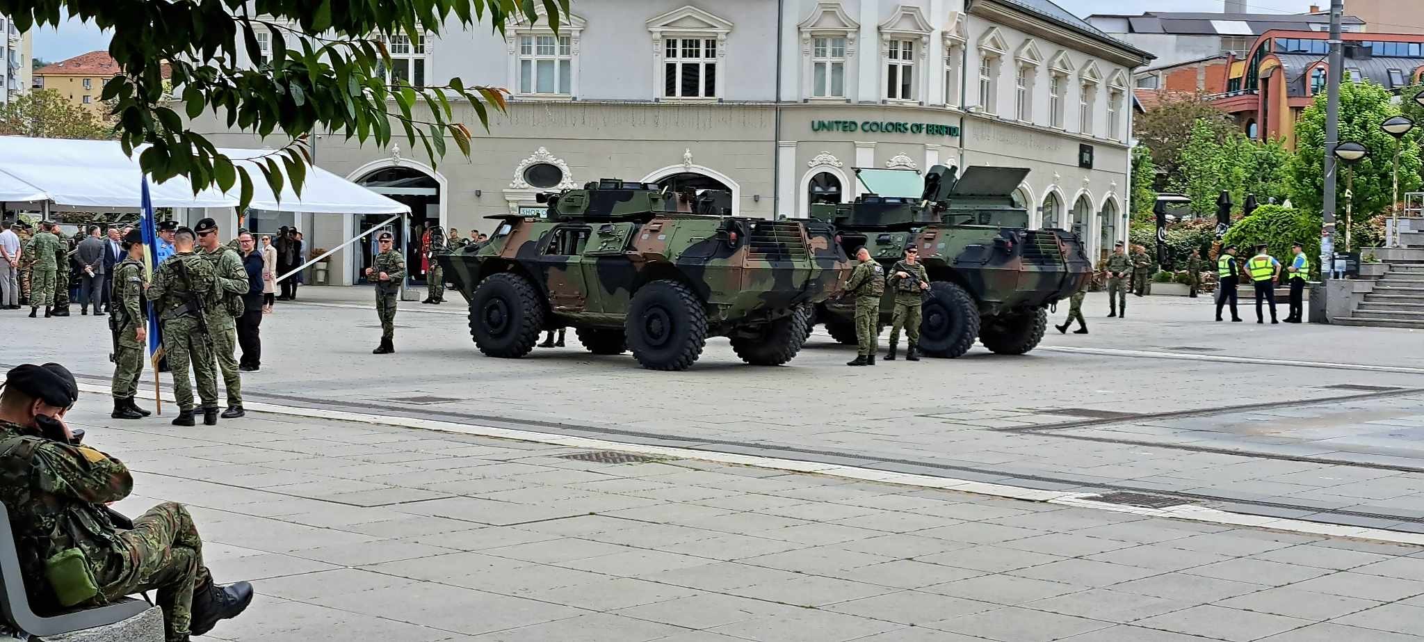 Priština se naoružava! Kupuje američke "Hawkeye" haubice: Šta su one i zašto su opasne?