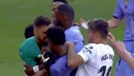 Opšti haos na meču Valensija - Real: Vinisijusa rasistički vređali, došlo i do tuče, Brazilcu crveni karton