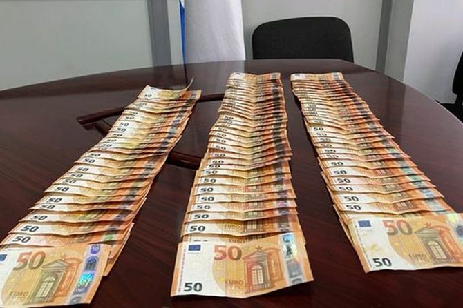 Policija Kosovo Priština zaplena novac 4700 falsifikovanih evra evro