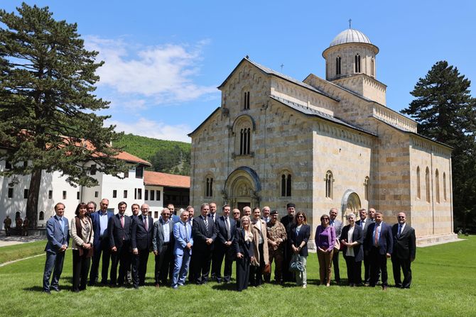 Visoke Dečane posetilo 25 stranih diplomata