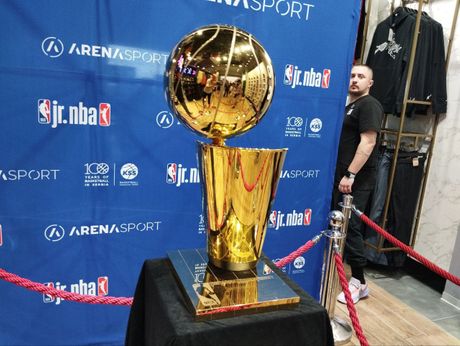 NBA trofej, Dunk Shop