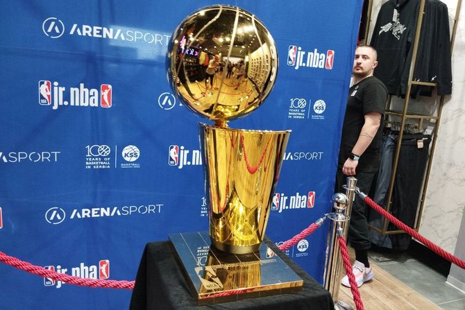 NBA trofej, Dunk Shop