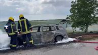 Izgoreo automobil na auto-putu: Trava pocrnela, napravila se dimna zavesa