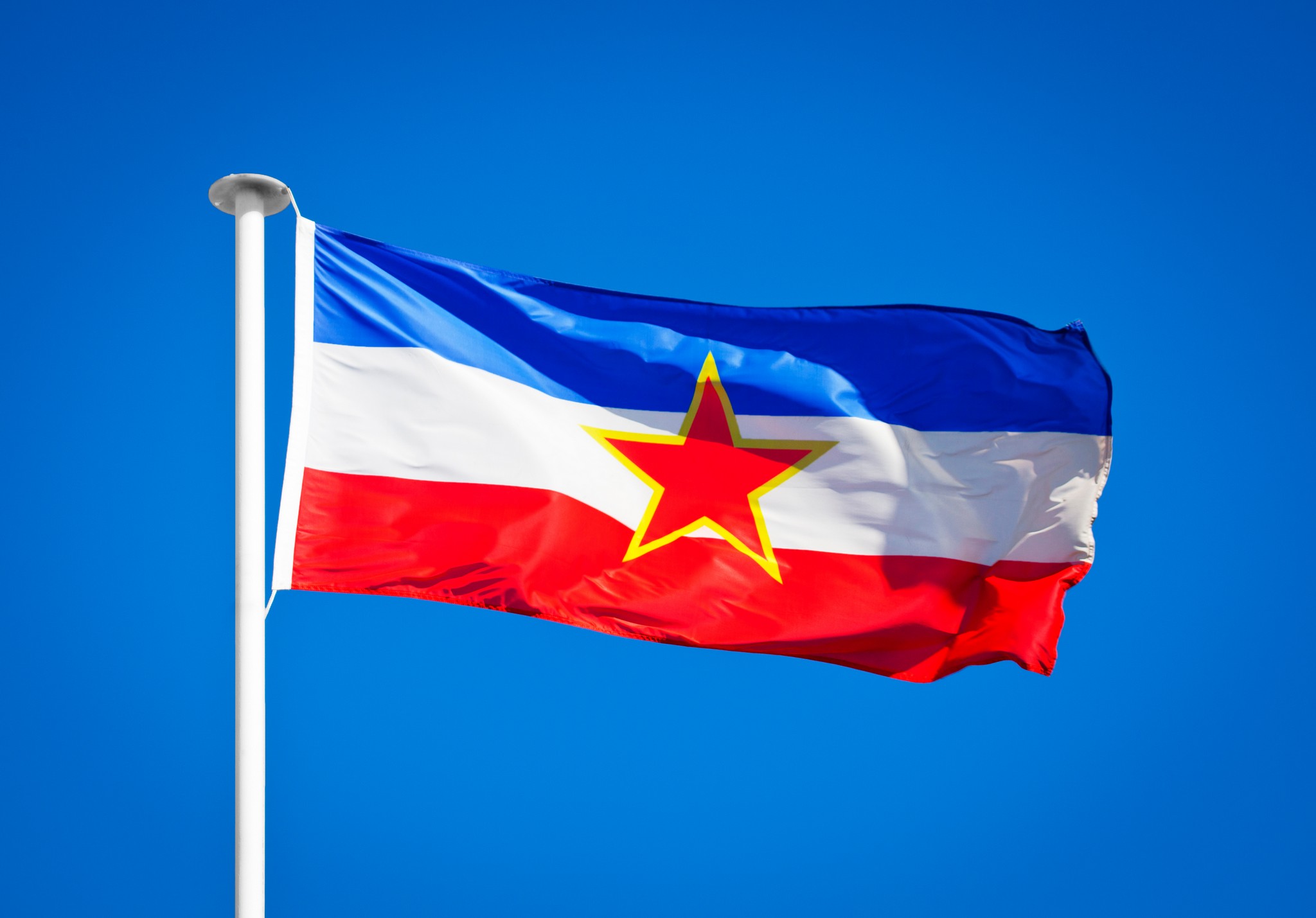 Ovo je poslednja serija snimljena u SFR Jugoslaviji: Deset dana nakon poslednje epizoda desio se raspad