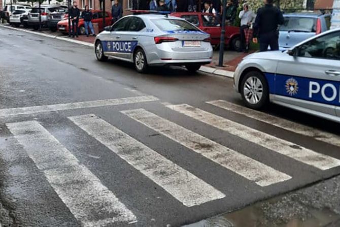 Kosovska policija ušla u zgradu opštine Zvečan