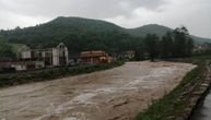 Grad opustošio sela i malinjake: Alarmantno i u Kosjeriću, pritoke Skrapeža poplavile puteve i dvorišta