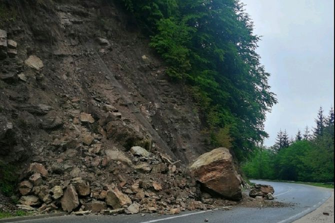 Odroni Zlatarsko jezero magistralni put Nova Varoš