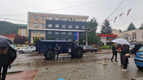 Kosovo Leposavić  Kosovska policija je započela akciju ulaska u zgradu opštine Leposavić