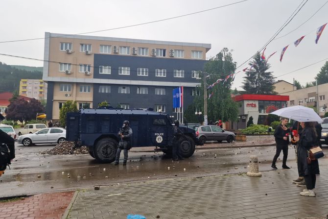 Kosovo Leposavić  Kosovska policija je započela akciju ulaska u zgradu opštine Leposavić