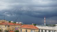 Crni oblaci nadvili se nad Beogradom: Da li nas očekuju pljuskovi i nove grmljavinske oluje?