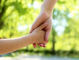 Dete, deca, roditelji, držanje ruku, držanje za ruke, mama i dete