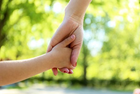 Dete, deca, roditelji, držanje ruku, držanje za ruke, mama i dete Dete, deca, roditelji, držanje ruku, držanje za ruke, mama i dete