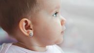 Svojoj tek rođenoj bebi je probušila uši: Mama se našla na udaru kritika drugih roditelja