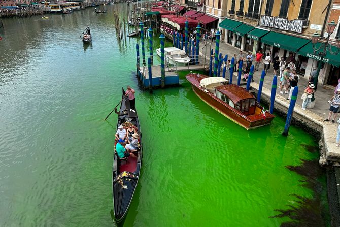 Venecija, zagađenje voda fluorescentno zelena