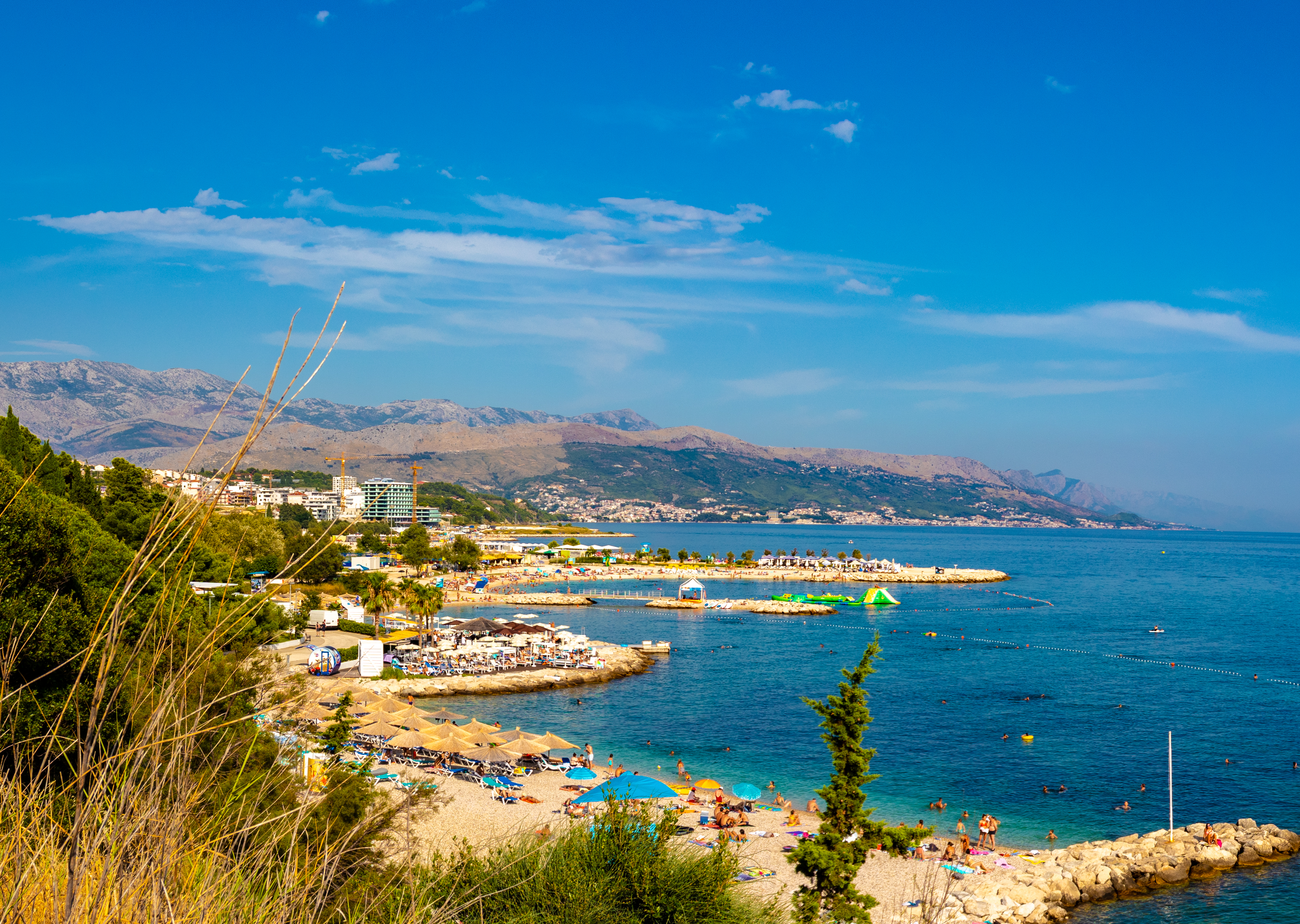 "Tu su bila i deca!" Ostala šokirana prizorom na čuvenoj plaži na Jadranu: Kazna za ovo je i do 4.000 evra