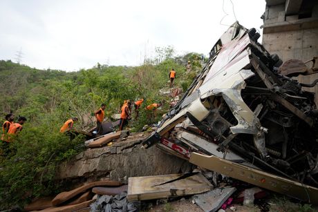 Indija autobus udes saobraćajna nesreća Kašmir