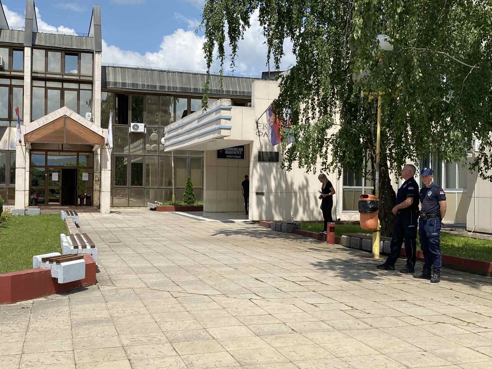 Prijemni na fakultetima Univerziteta u Kragujevcu počinju danas i nastavljaju se u Beogradu, Novom Sadu i Nišu