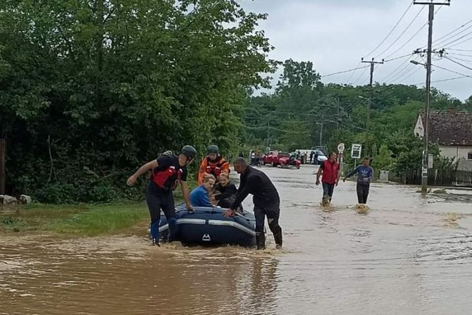 Šabački kraj, poplave, spašavanje, izlila se reka, vodostaj,