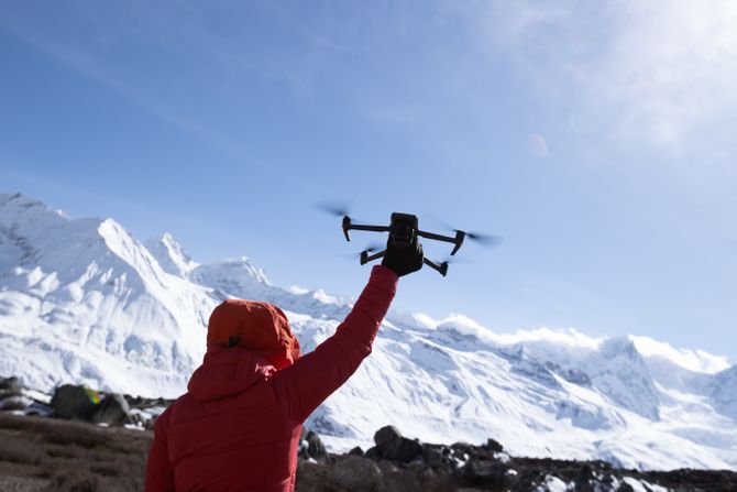 Planinar, dron, planina sneg