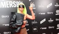 Jelena Karleuša ponela neobičan detalj od 3.400 evra: Crna torba i rukavica u jednom, svi su ostali zbunjeni