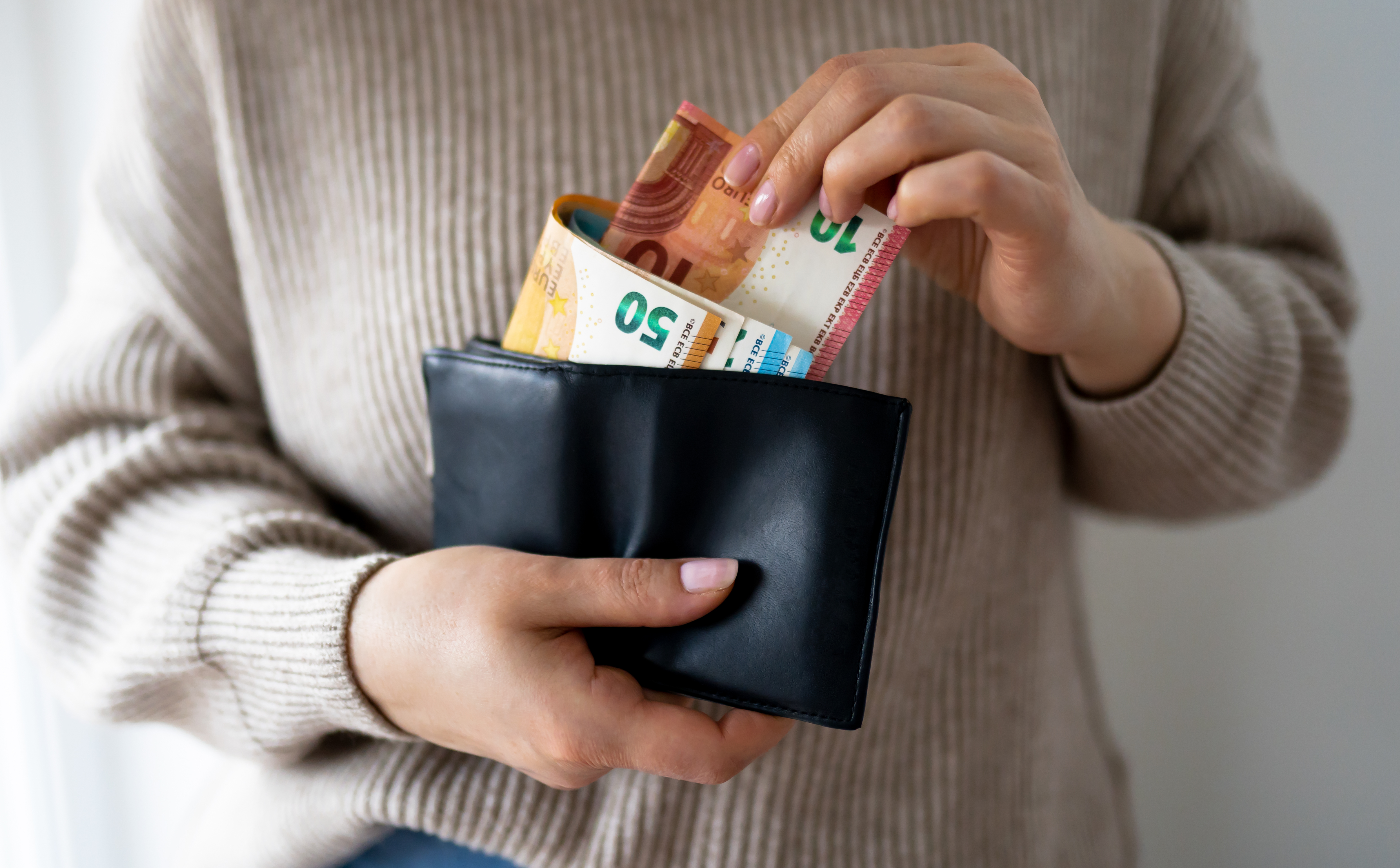 Ovo je srednju kurs dinara 17.dana jula: Evo koliko je dinar oslabio prema evru