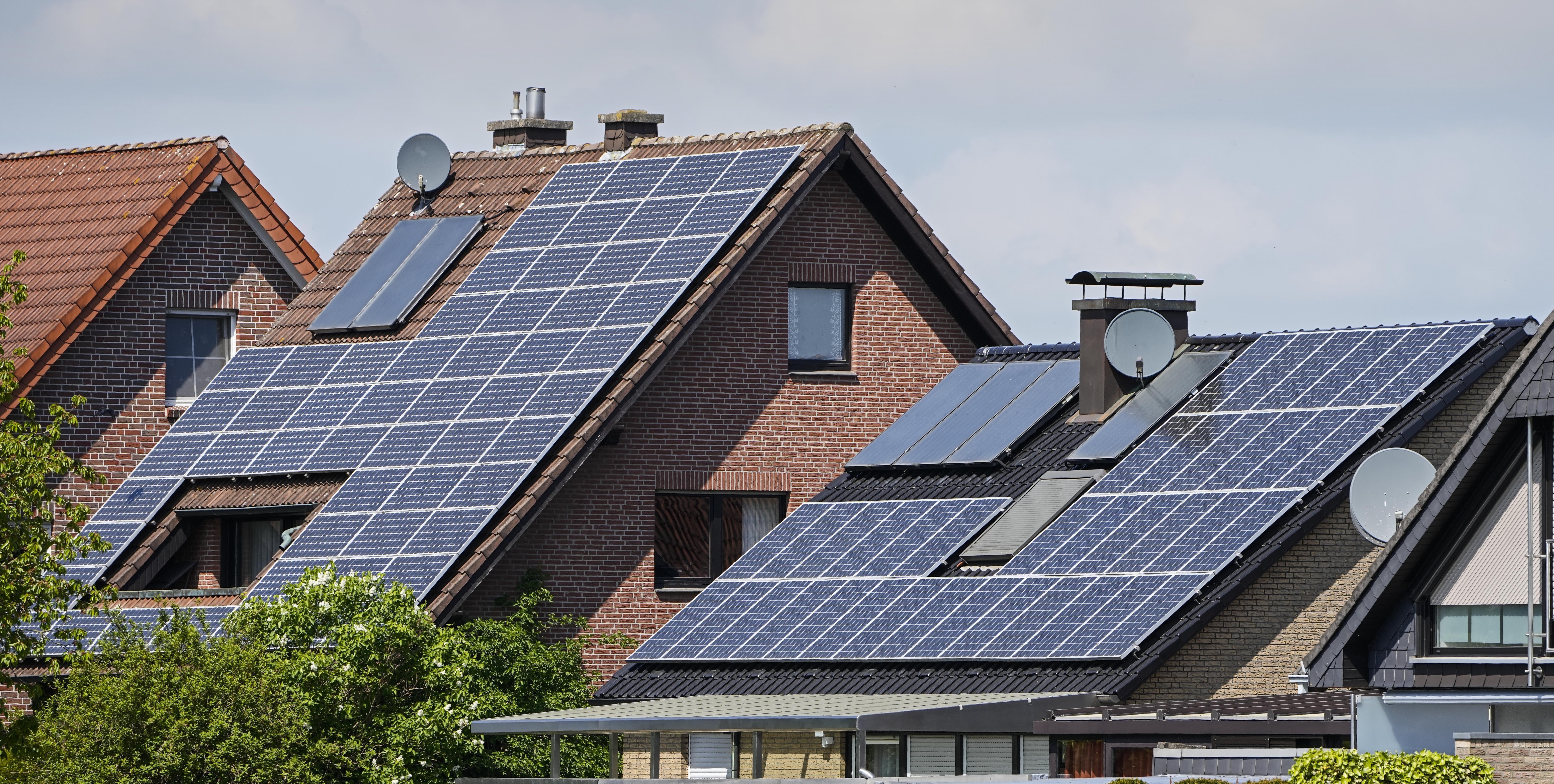 Koliko košta ugradnja solarnih panela? Maksimalna pomoć države 420000, ovo su uslovi za postavljanje elektrane