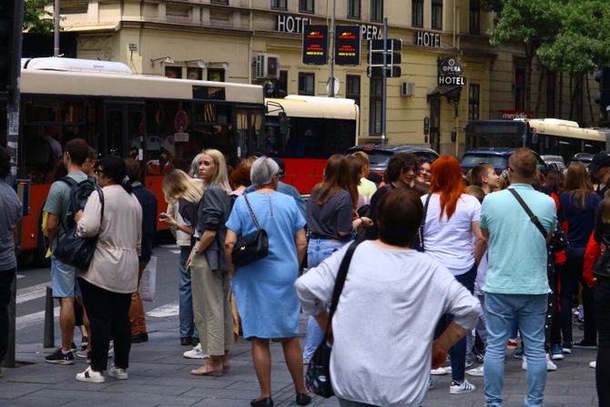 Saobraćaj gužva u gradu Beograd autobus autobusi gradski prevoz javni prevoz gsp