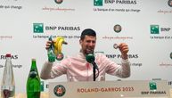 Srpski novinari iznenadili Đokovića na konferenciji: Hit scena kad je dobio banane, magnet Ajronmena, urme