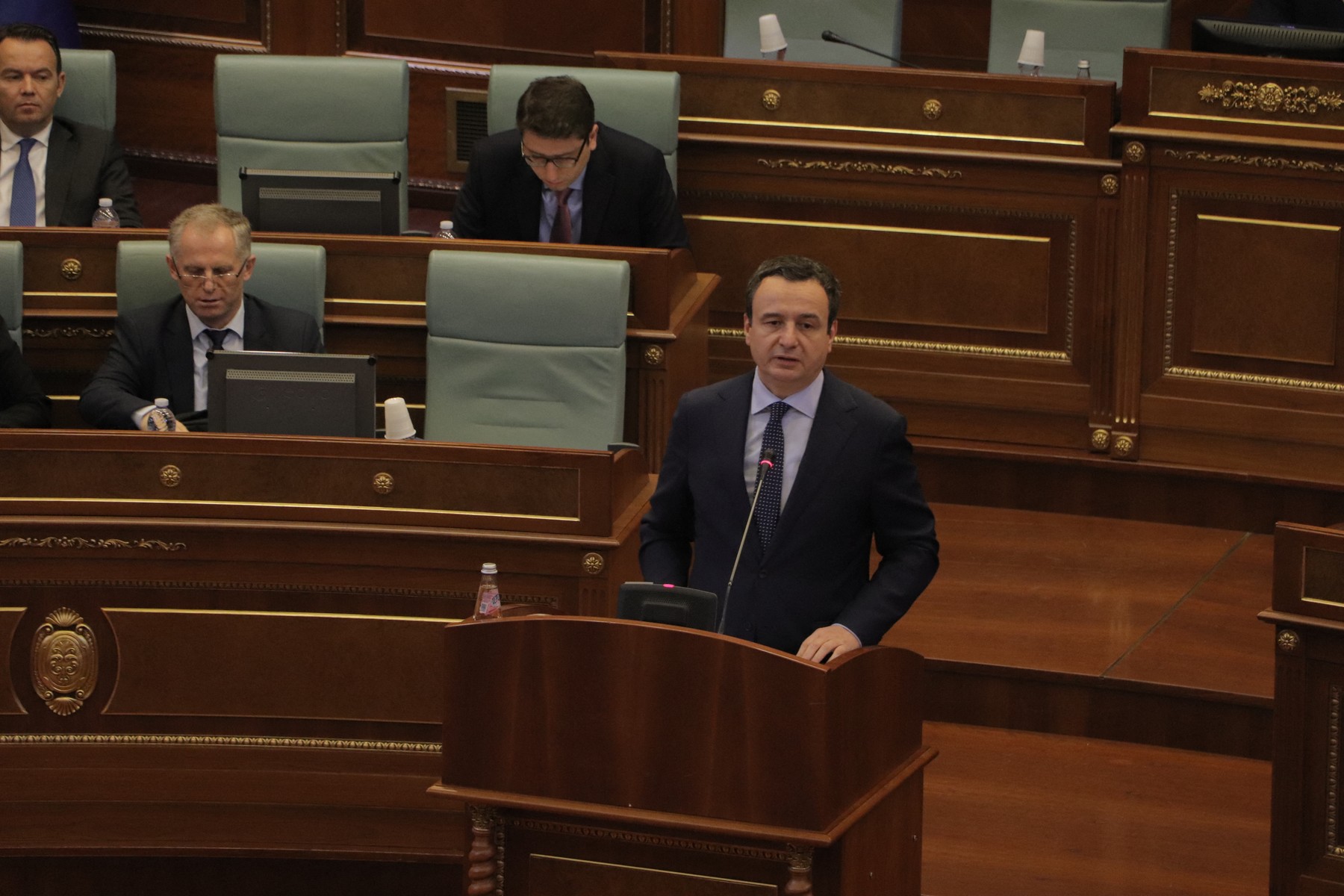 Srpski poslanici napustili salu nakon presude za Banjsku: Kurtijevi članovi partije aplaudirali