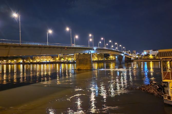 Nepoznato lice skočilo sa mosta u Novom sadu