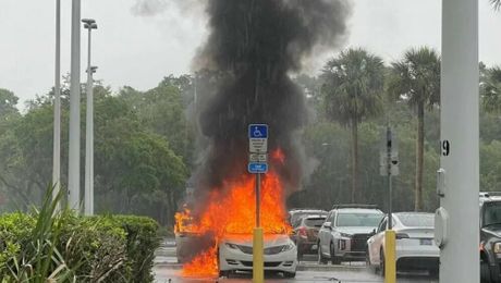 Požar na automobilu na Floridi