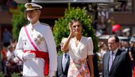 Cvetni izgled kraljice Leticije na Dan oružanih snaga: Midi suknja i A-kroj omiljeni trendovi za proleće/leto