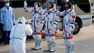 Kapsula sa tri kineska astronauta uspešno aterirala na Zemlju: Pogledajte kako je sletela u pustinju