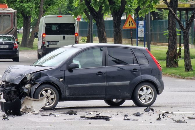 saobraćajna nezgoda, udes, sudar, novi sad saobraćajna nezgoda, udes, sudar, novi sad