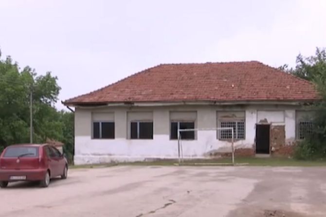 Škola, Doljevac